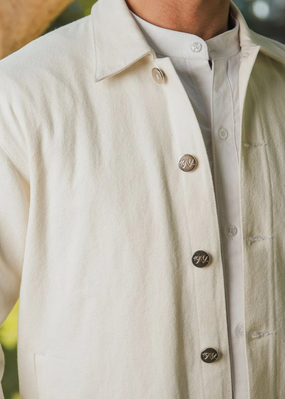 Classic White Shacket & Blue Urban Pleat Jeans Look