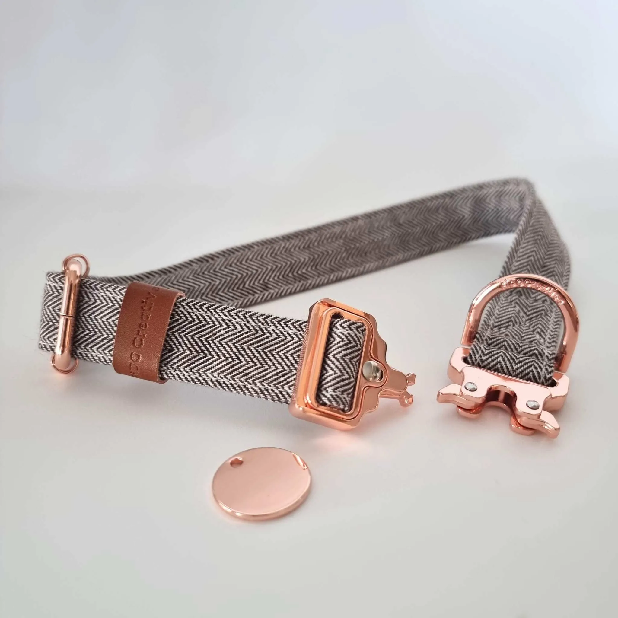 Herringbone buckle dog collar