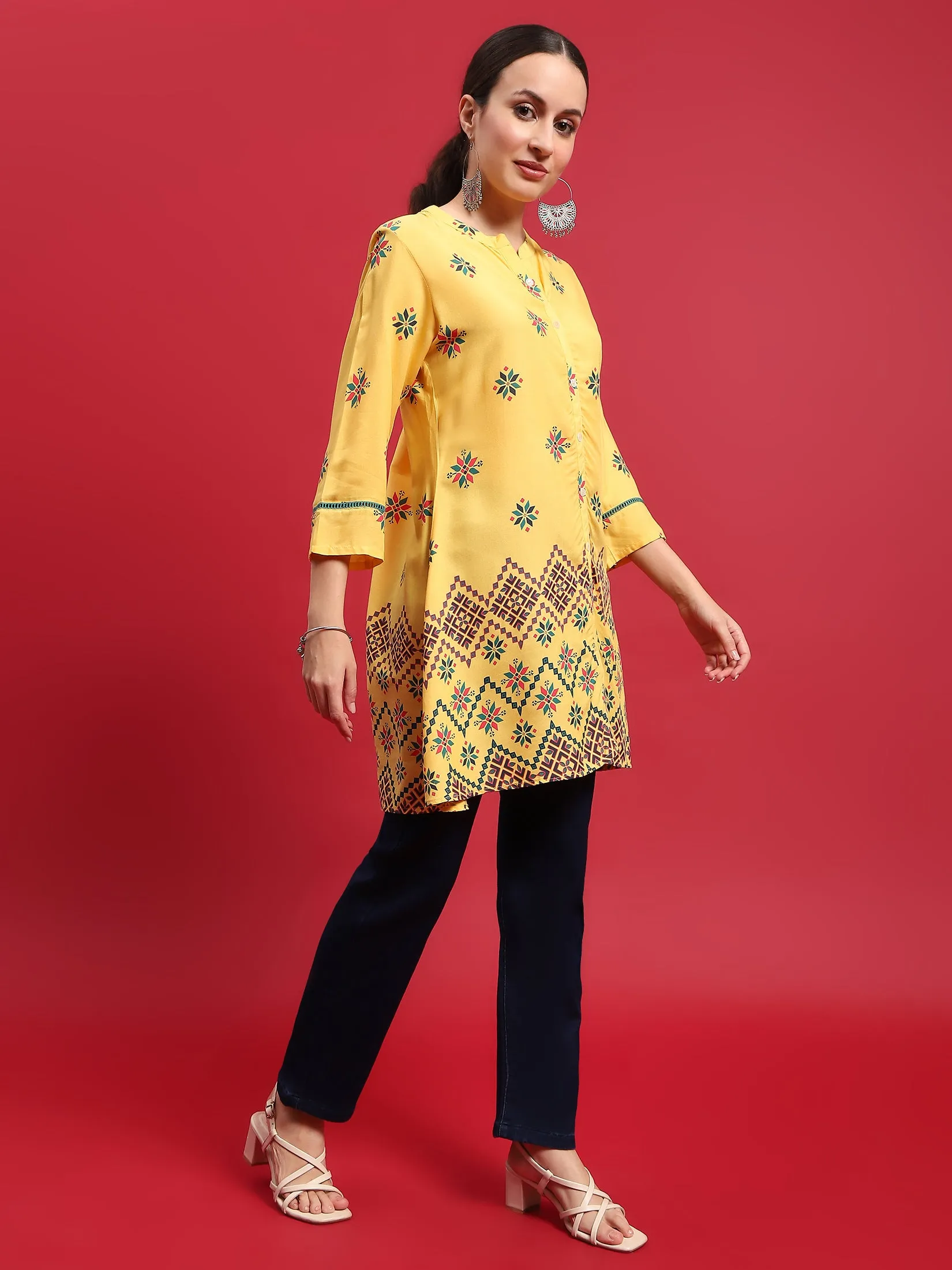 Indiessence Women Liva (Rayon) Yellow Geometric Print Tunic