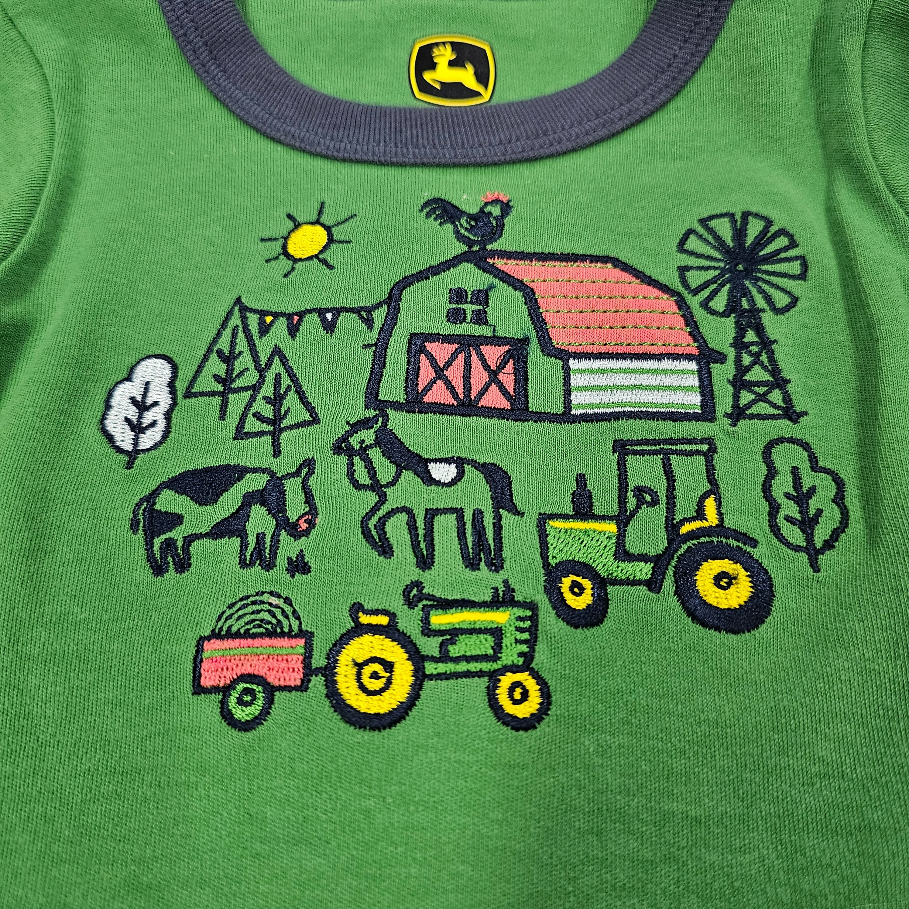 JOHN DEERE BARNYARD BODYSUIT GREEN FARMTIME PRINT J4B538GN