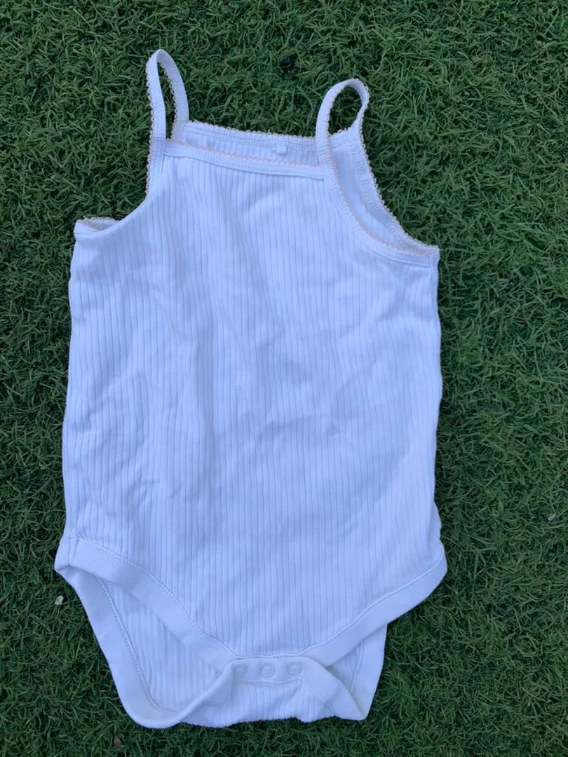 Sleeveless white bodysuit size 0-6months